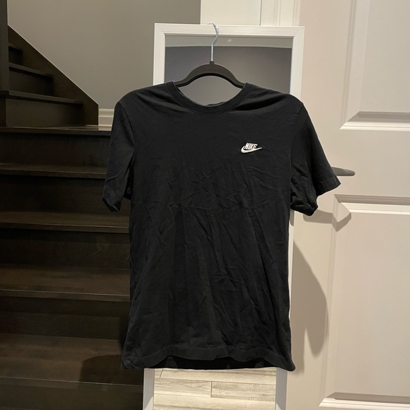 Black nike t shirt (s)